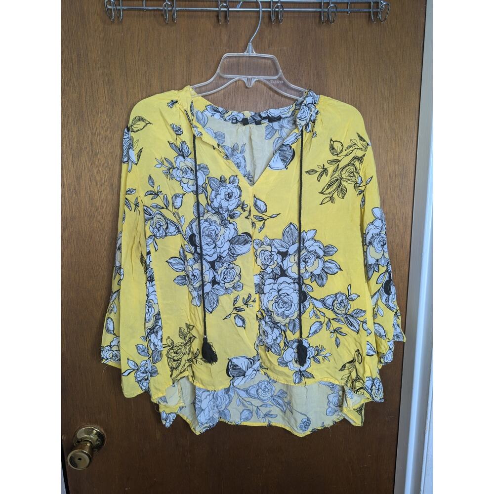 Unique spectrum yellow floral blouse